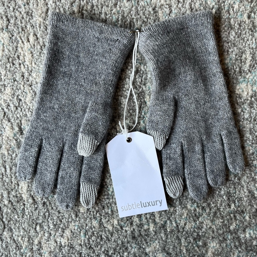 NEW! Subtle Luxury 100% cashmere gloves